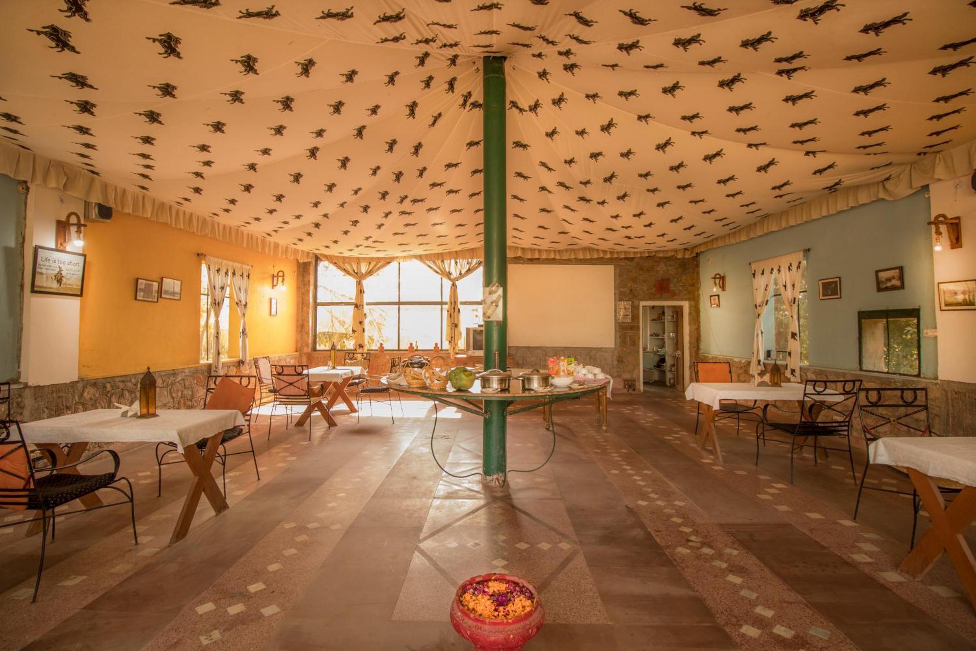 Maa Ashapura Resort 萨瓦伊马多普尔 外观 照片